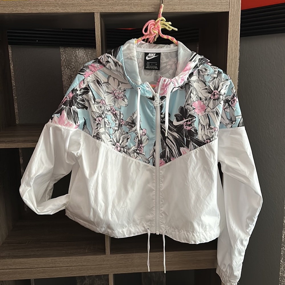 Nike - Windrunner Floral Colorblock Cropped Hooded Jacket size women’s small